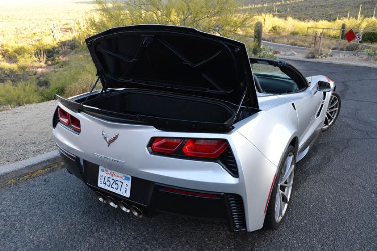 Corvette Stingray cargo space